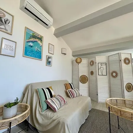 Nid Douillet Vue Les Palmiers * Hyères